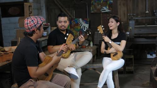 Pelem Ukulele: Alat musik yang terbuat dari pohon mangga